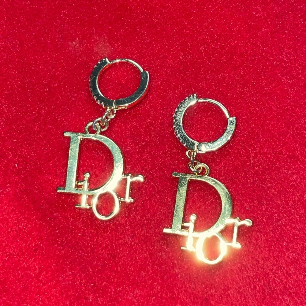 Dior earrings (Gold)